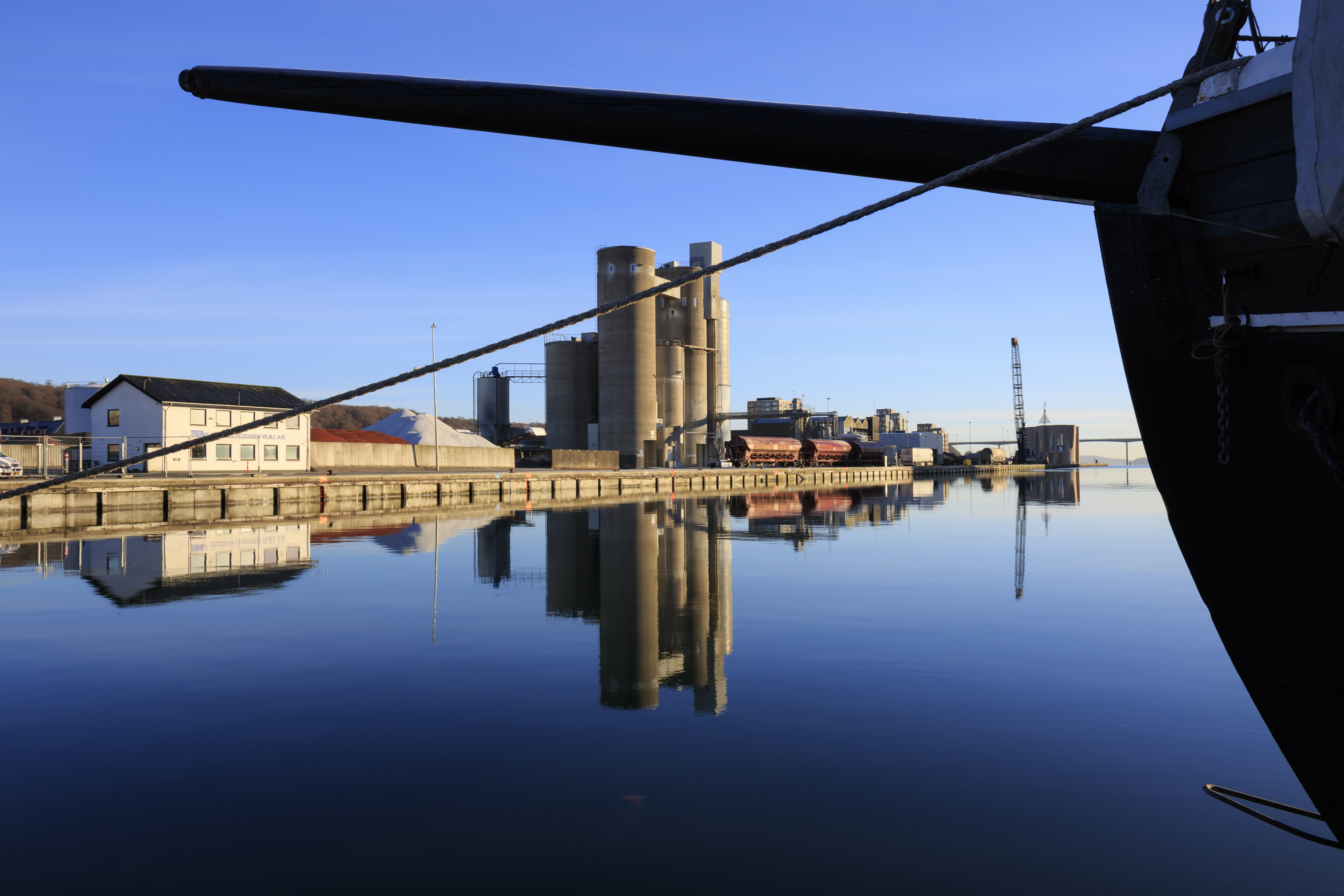 Port in morning light_1