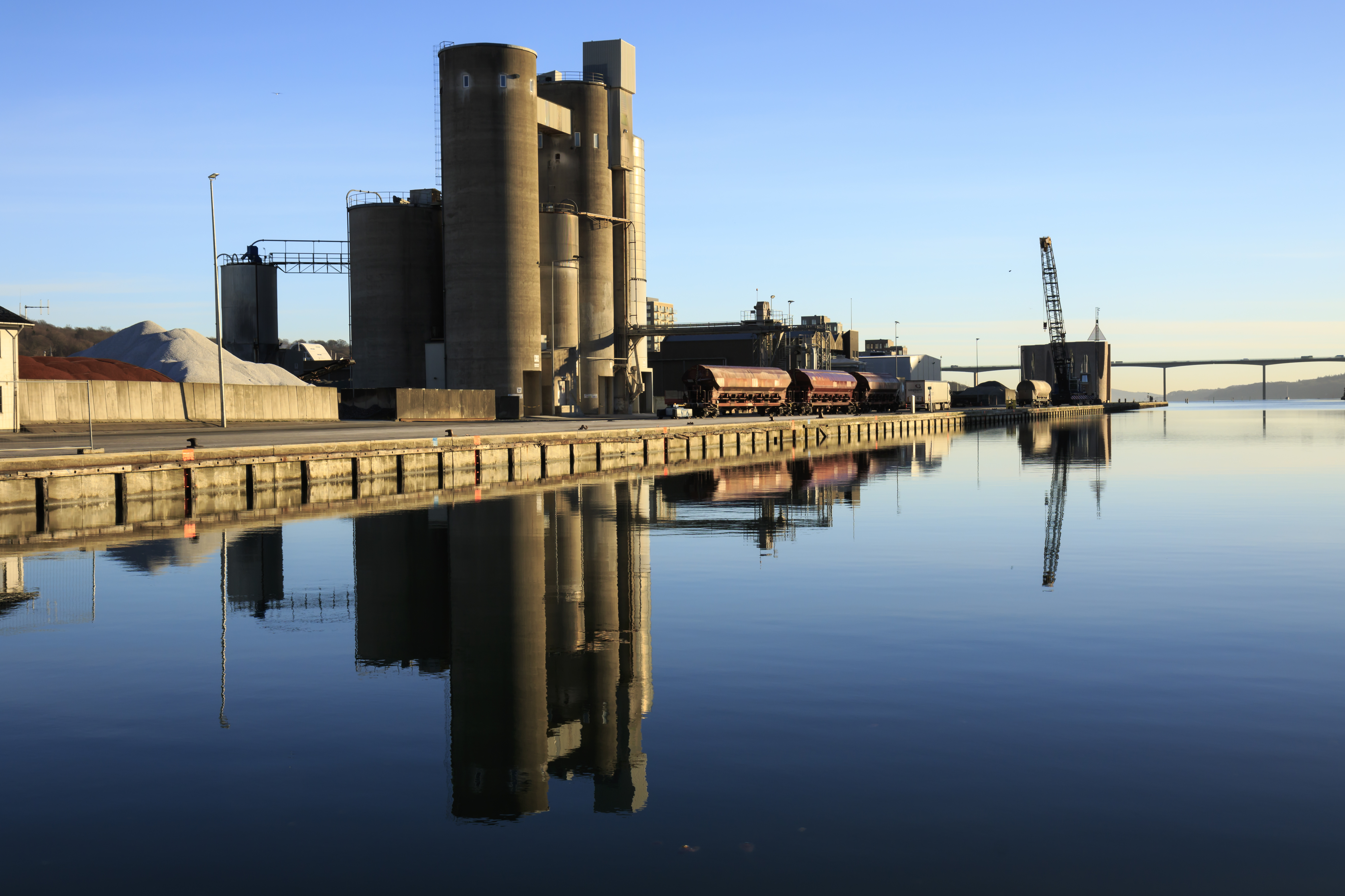 Port in morning light_2